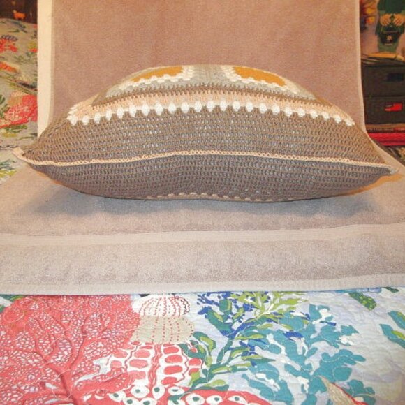 Vtg Crochet Hand Knit Granny Square Pillow Cover 18" Zip Closure Boho Hippie 70s - Picture 6 of 10